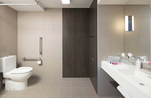 Custom House Hotel | Moxy London Excel
