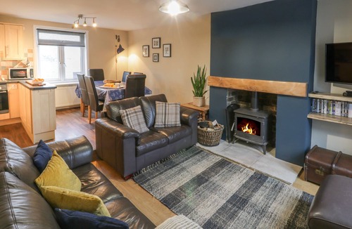 Hinderwell Cottage | MULGRAVE COTTAGE, pet friendly, with open fire in Port Mulgrave