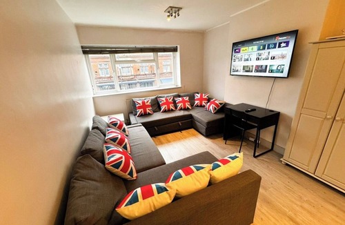 Fortune Green Apartment | Multiple beds in central London