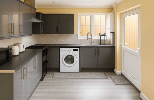 Maidenhead House | Nayla House – Cozy 4BR with Garden & Parking