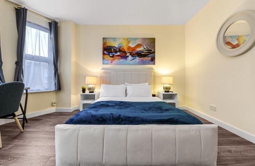 Surrey Docks Apartment | Near Canada Water, 2 Beds, Families, Overground