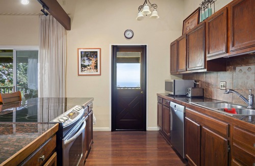 Honaunau-Napoopoo House | Near Historic Kealakekua Bay, Elevation, Close to Shops, Tranquil Retreat