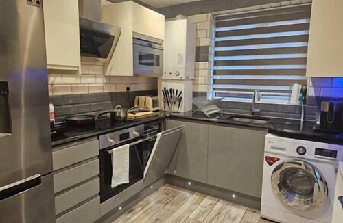 Luton Apartment | Neon Heights 2 bed Luton town centre