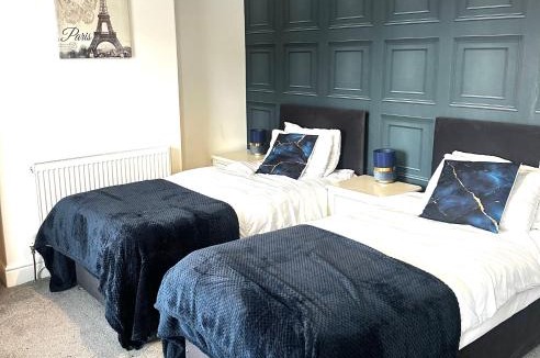 Crewe House | Nest House Crewe 4 Bedrooms Sleeps 7