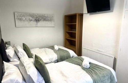 Crewe House | Nest House Crewe 4 Bedrooms Sleeps 7