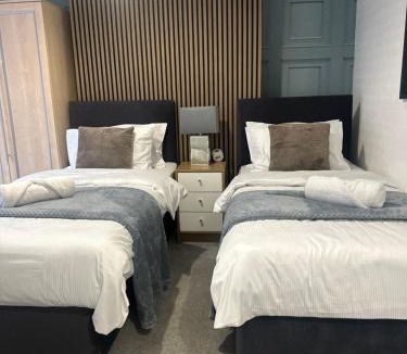 Crewe House | Nest House Crewe 4 Bedrooms Sleeps 7