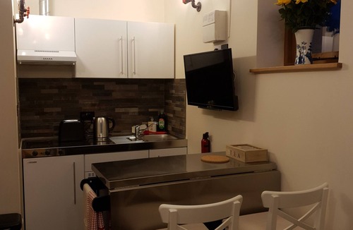 Grafton Regis Apartment | Nestled in Buckinghamshire countryside is this quaint, characterful studio