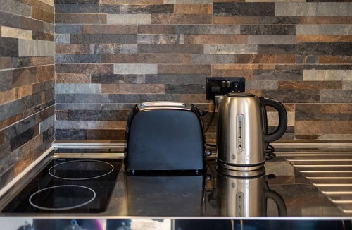 Grafton Regis Apartment | Nestled in Buckinghamshire countryside is this quaint, characterful studio