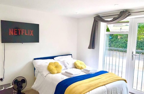 Ocean Village Apartment | ◑ Netflix ◑ Modern ◑Oceanvillage ◑ City Centre
