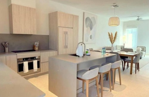 Westwind Apartment | New 1bd - Gated - Pool Beach and Gym access - High speed internet