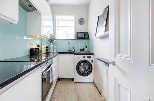 Covent Garden Apartment | NEW! 2Bed/3Beds/1Bath/Cov Gd Piazza/1 min subway