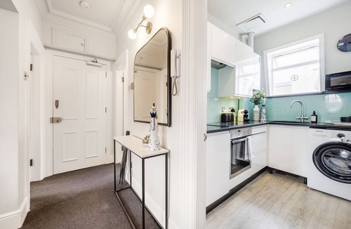 Covent Garden Apartment | NEW! 2Bed/3Beds/1Bath/Cov Gd Piazza/1 min subway