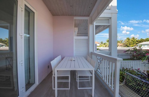 Palm Cay House | New 4 Bedroom, just 60 steps from the Beach and Pool in Gated Community