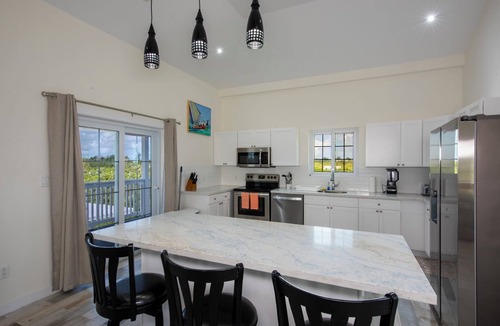 North Palmetto Point House | New Banks Road Estate w/Htd Pool, Pink Sand Beach, Walk to Restaurant/Bar