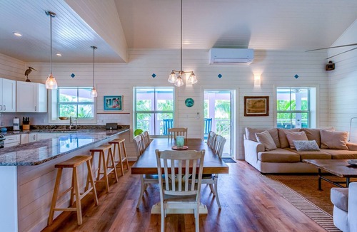 Hope Town House | New Beachfront 4BR 3BA Luxury Home/Walk to Town & Private Dock