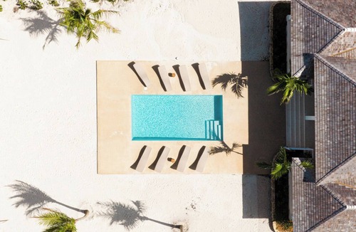 Great Exuma Villa | NEW BluWakes 10BR Beachfront, Pool, Luxury