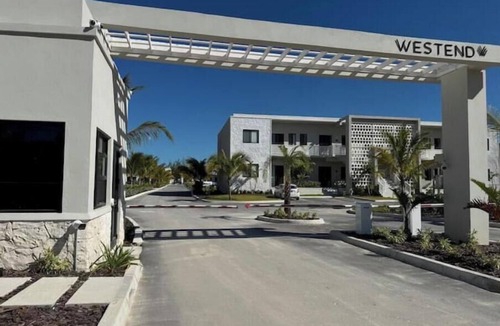 Westwind Condo | New build - 1bd - Gated - Pool Beach and Gym access - Quiet Area