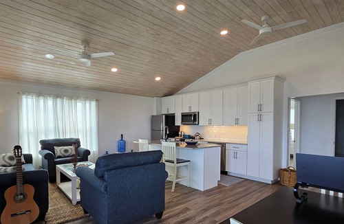 Rainbow Bay House | NEW! Charming 1-Bedroom 1-Bath with Stunning Ocean Views in Rainbow Bay