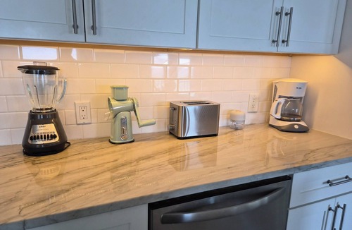 Rainbow Bay House | NEW! Charming 1-Bedroom 1-Bath with Stunning Ocean Views in Rainbow Bay