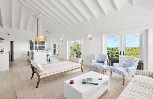 George Town House | New chic 2 Bed/2Bath w/Ocean Views. Prime Location minutes to Beaches & Town.