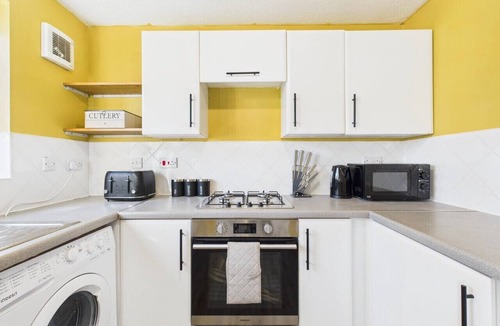 Bishop's Cleeve House | NEW | Cornfields Place | Racecourse | Free Parking