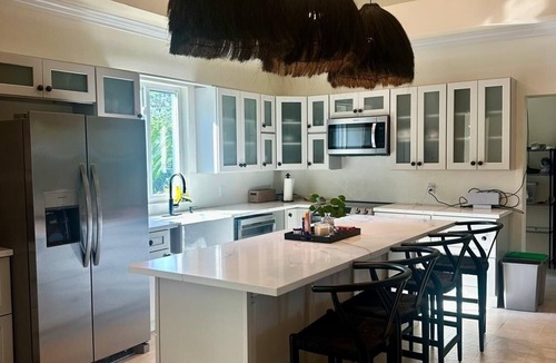Nassau House | New cozy 2-bedroom house with Pool. Introductory Price.