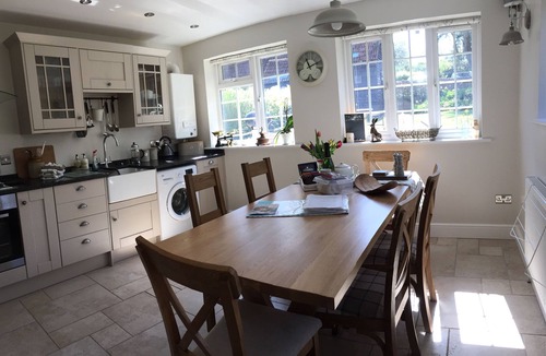 Burley Cottage | New Forest Cottage, village location, perfect for beaches & attractions