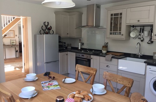 Burley Cottage | New Forest Cottage, village location, perfect for beaches & attractions