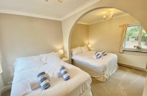 New Forest District Villa | New Forest Country Home with Hot Tub and Open Fire