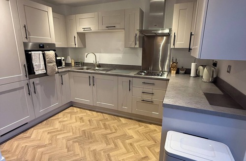Knutsford House | New Home w/2+ car parking and charging spaces