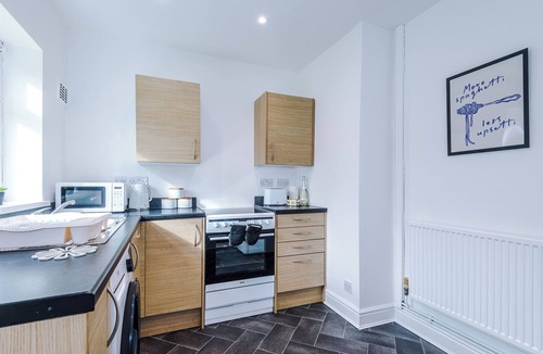 Lowton House | NEW Homely 3 BR House | Pool Table | Free Parking