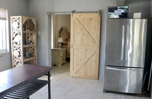 Gregory Town House | New house, completely private with a garden, 10 min from Surfers Beach