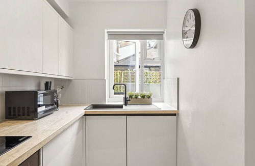 Courtfield Apartment | NEW LISTING! Excellent Location for Exploring London