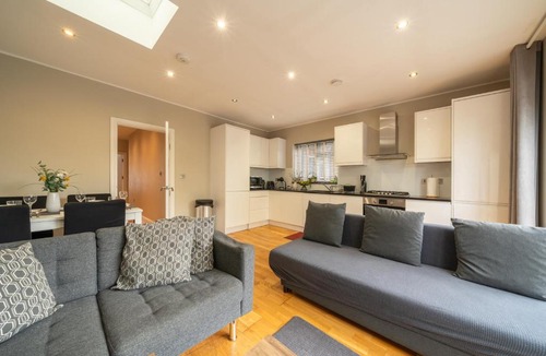 Cricklewood Apartment | New! Lovely 2 Bed Serviced Apartment with free parking