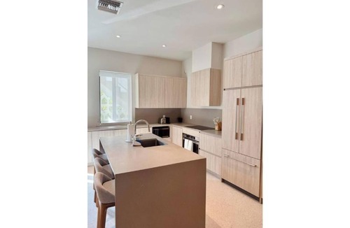 Westwind Condo | New Luxury 1bd - Gated - Pool Beach and Gym access - Quiet and Family Friendly