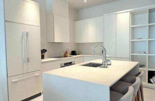 Westwind Apartment | New luxury 3bd - Gated - Pool Beach and Gym access - Quiet area - Up to 6 people