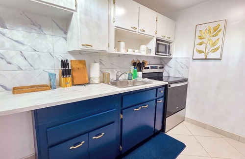 Yeoman Wood Apartment | NEW Luxury RoyalBlue 1109 Beachfront Studio at Coral Beach, Grand Bahama