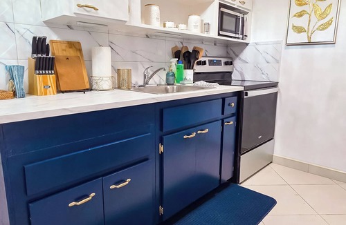 Yeoman Wood Apartment | NEW Luxury RoyalBlue 1109 Beachfront Studio at Coral Beach, Grand Bahama