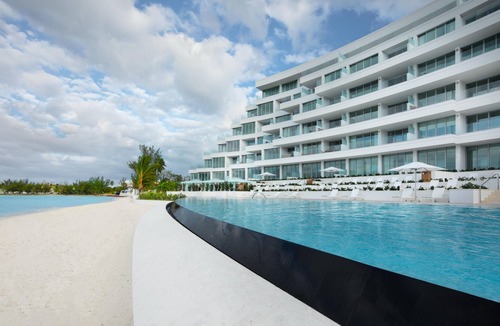 Nassau Resort | New on Cable Beach - Spacious, Private Balcony w/Uninterrupted Ocean Views!