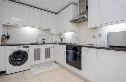 City of Westminster Apartment | NEW: Oxford Street/Hyde Park Apartment, Excellent Location !