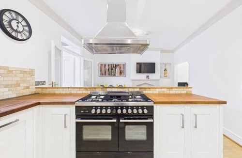 Cheltenham House | *NEW* Queens Road Property