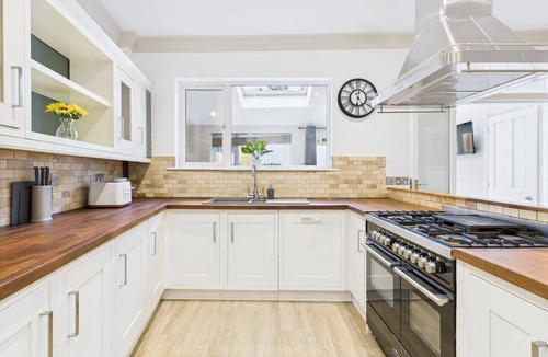 Cheltenham House | *NEW* Queens Road Property