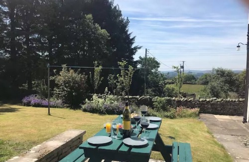 Kendal Cottage | NEW, Quiet rural location, large enclosed garden,log burner, access to Kendal