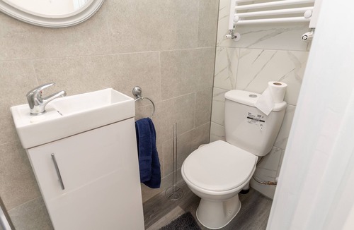 Wellingborough Apartment | New Studio apartments available on short term let - Wellingborough. easy parking
