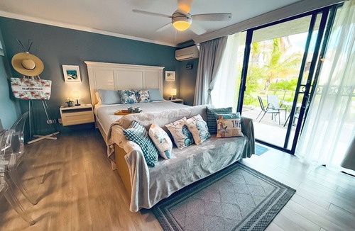 Williams Town Condo | NEW Stunning Ground Floor Beachfront Studio in Coral Beach, Grand Bahamas