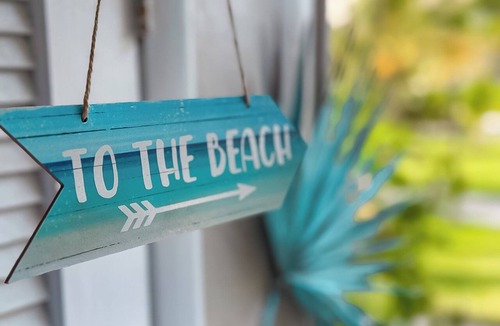 Williams Town Condo | NEW Stunning Ground Floor Beachfront Studio in Coral Beach, Grand Bahamas
