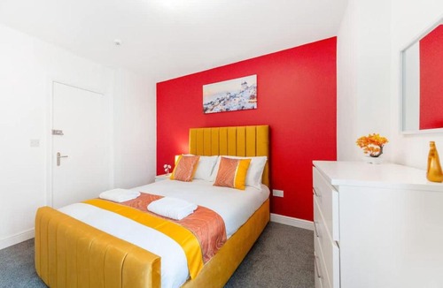 Thornaby On Tees Apartment | NEW! Stylish 5-Bed Apartment in Stockton-on-tees by Stay With Us, Perfect for Contractors & Large Groups, FREE Parking!