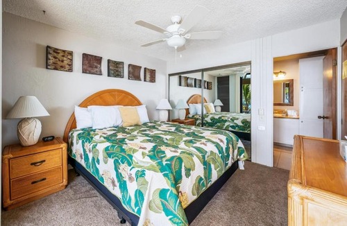 Kailua-Kona House | New Top Hawaii Oceanfront 2BR/2BR with White Sand Beach-Kona Bali Kai 206