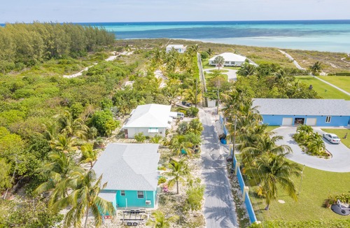 Spanish Wells House | Newer Beachside Home, Sleeps 6: only 2 min. walk to GORGEOUS BEACH!