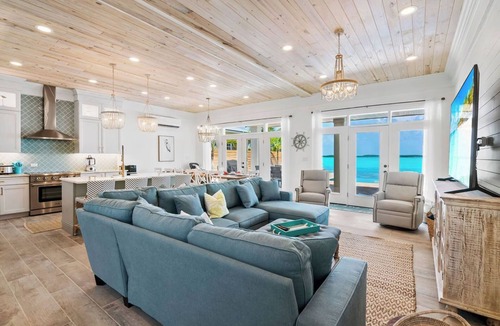 George Town Villa | Newly Built Luxury 5- bedroom Beachfront Villa with Infinity Heated Pool